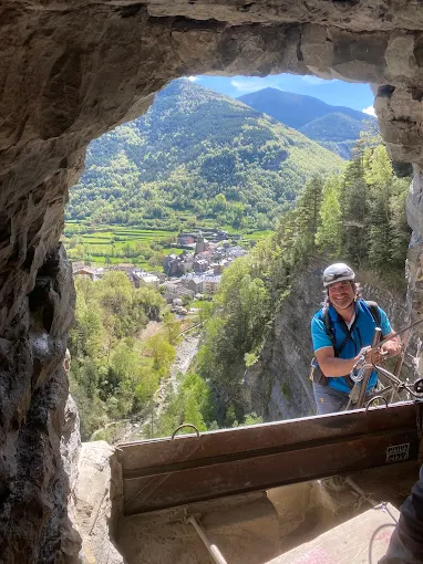 Vista del valle de Broto desde la vía ferrata del Sorrosal
